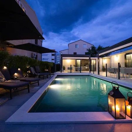 扎达尔第一公寓 公寓 扎达尔