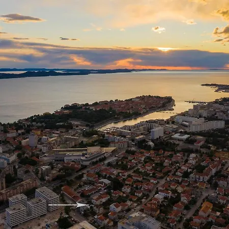 扎达尔第一公寓 公寓 扎达尔