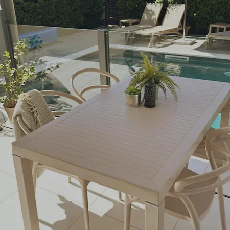 扎达尔第一公寓 *