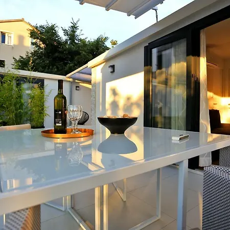 Apartament First *