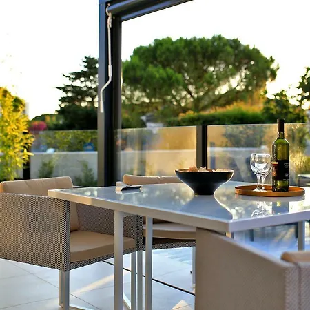 扎达尔第一公寓 公寓 *