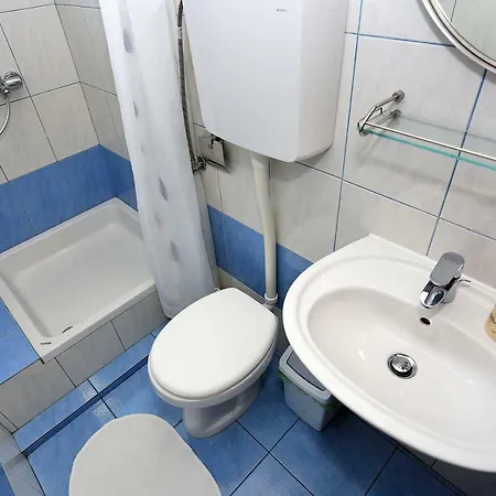 扎达尔第一公寓 公寓 扎达尔