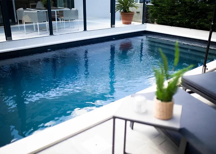 First Διαμέρισμα Ζαντάρ