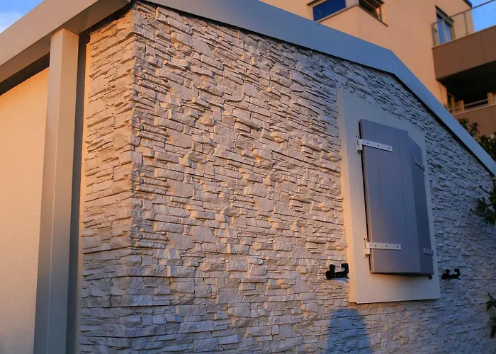 Διαμέρισμα First