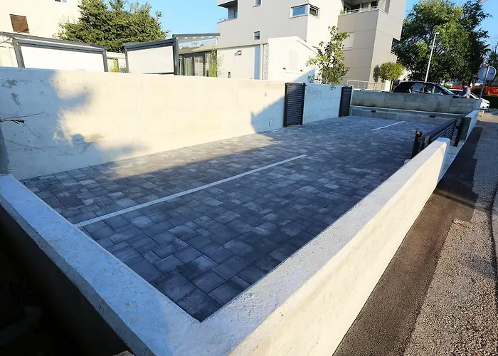 Διαμέρισμα First